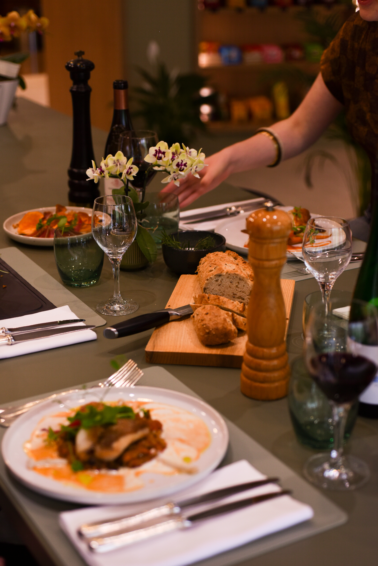 Table dressée pour le dîner à la Brasserie Marie, Hôtel Brimer