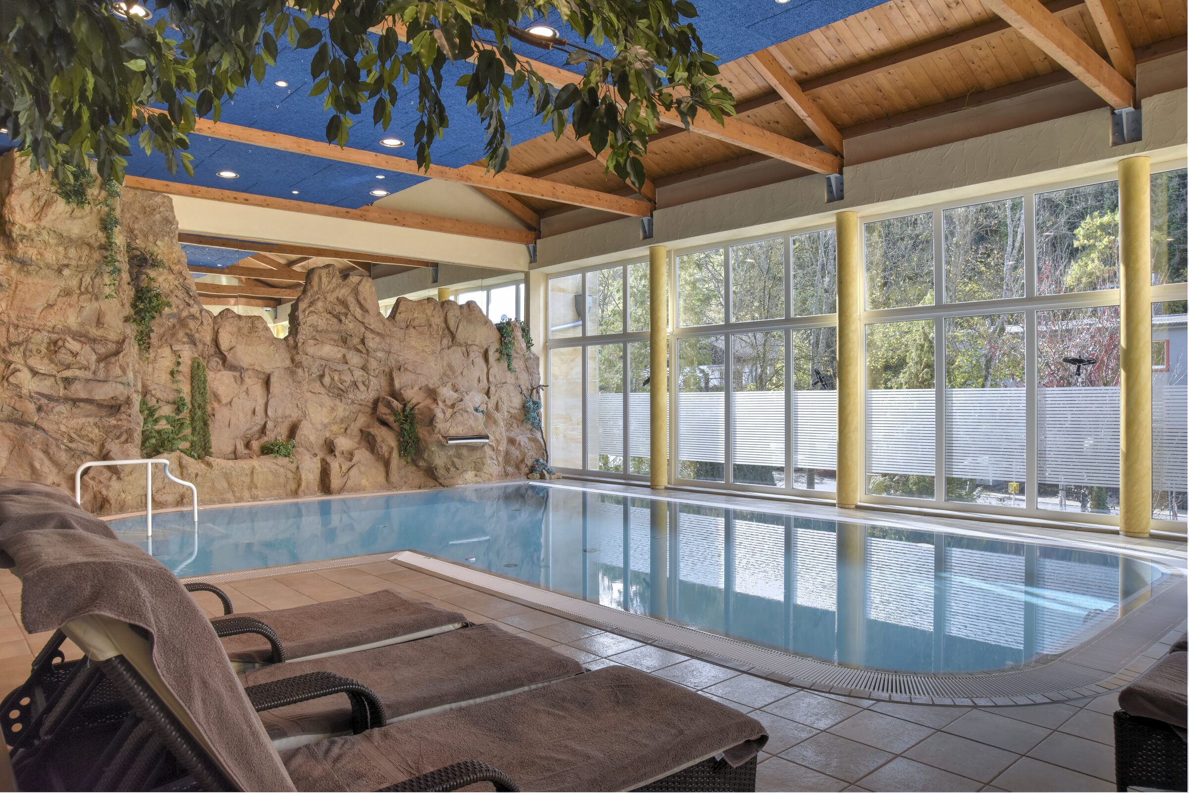 Piscine intérieure du spa